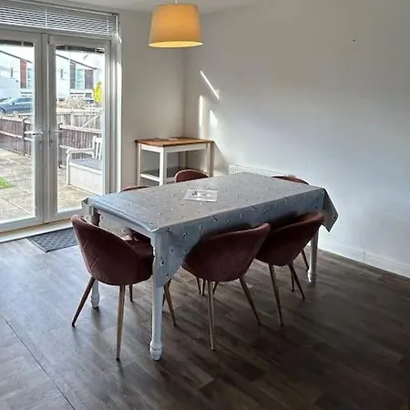 Great House + Air Conditioning + Free Car Parking Manchester Exterior foto