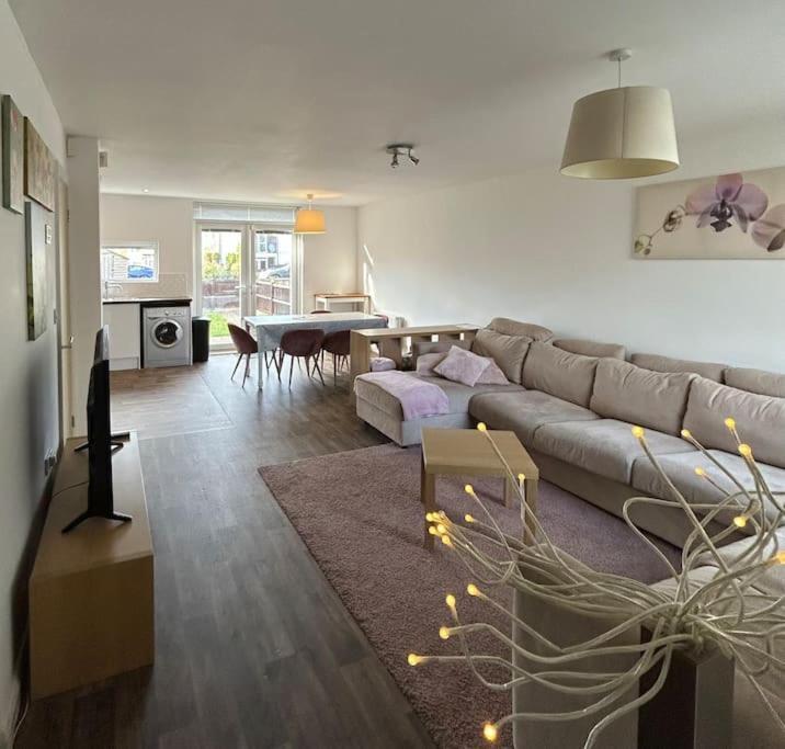Сasa de vacaciones Great House + Air Conditioning + Free Car Parking *