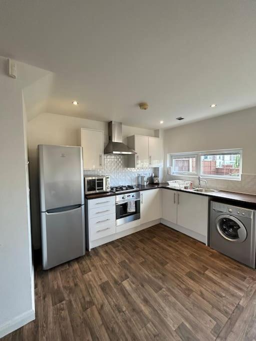 Great House + Air Conditioning + Free Car Parking * Mánchester